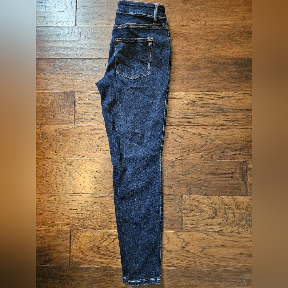 M Jeans by Maurice's  Mid Rise Jegging Size Med.
